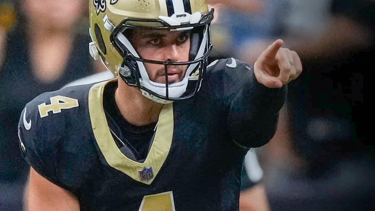 Saints quarterback Derek Carr during a game