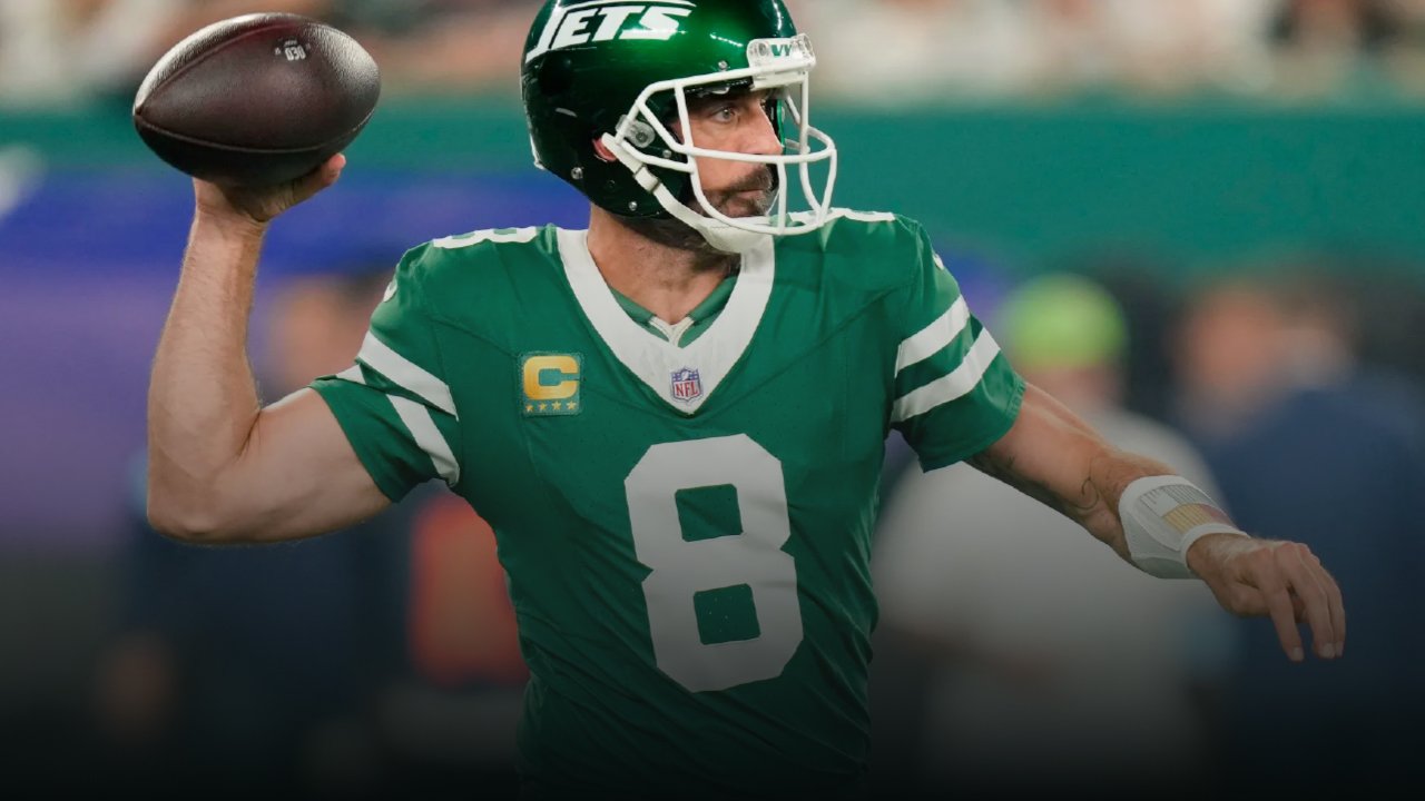 Aaron Rogers throwing touchdown in his second year with the New York Jets.